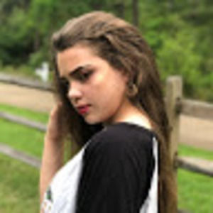 Meet your Posher, Claudia